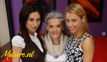 Lesbian granny licking her stepdaughters' holes in a threesome