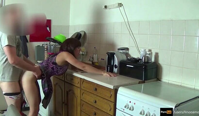 Amateur stepmom gets boned & creampied in the kitchen