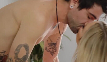 Chubby mom Jenna Starr gets boned from behind