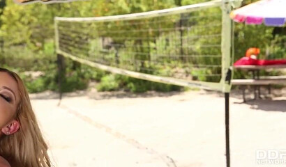 Busty MILF Brooklyn Chase takes a dick between her pussy lips & boobs outdoors