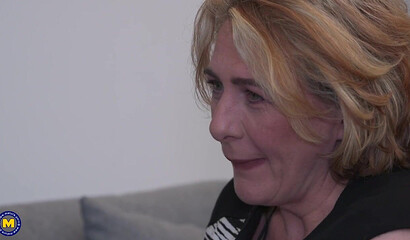 Curvy mature Camilla C catches her stepdaughter Akira May with a boyfriend