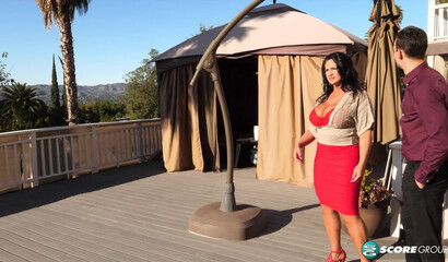 Stunning curvy milf Kailani Kai knows how to sell a house