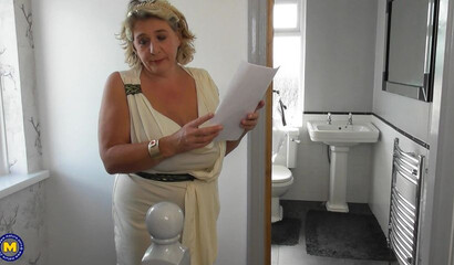 Curvy British mature Camilla C wearing a toga gets cunnilingus