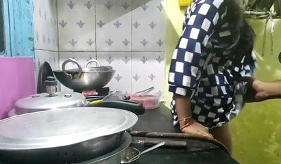 The maid who came from the village did not have any leaves, so the owner took advantage of that and fucked the maid (Hindi Clear Audio)