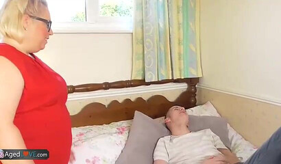 It's hard to fuck mature ladies when they are as fat as this one