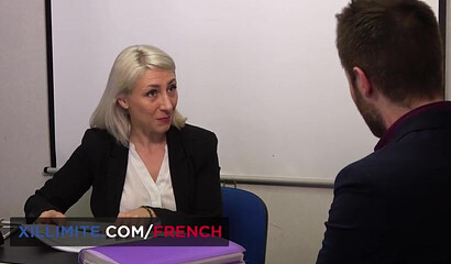 Blonde cougar wants it in the ass